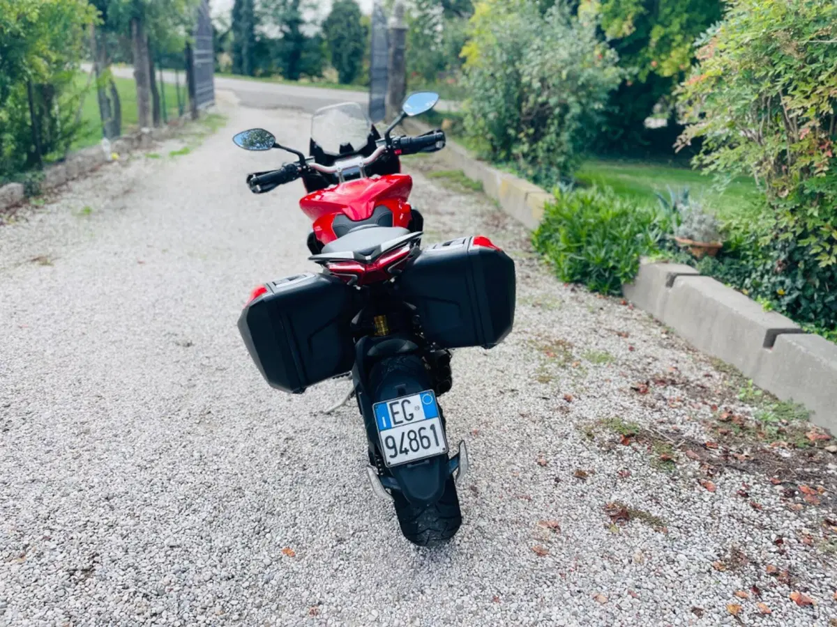 MV Agusta Turismo Veloce 800 (2014 - 16) (3)
