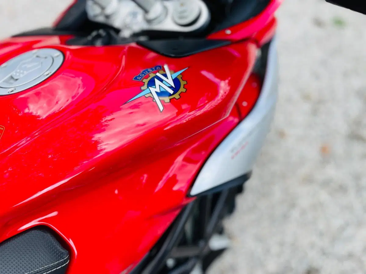 MV Agusta Turismo Veloce 800 (2014 - 16) (4)