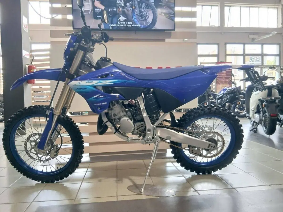 Yamaha YZ 125 (2027) (5)