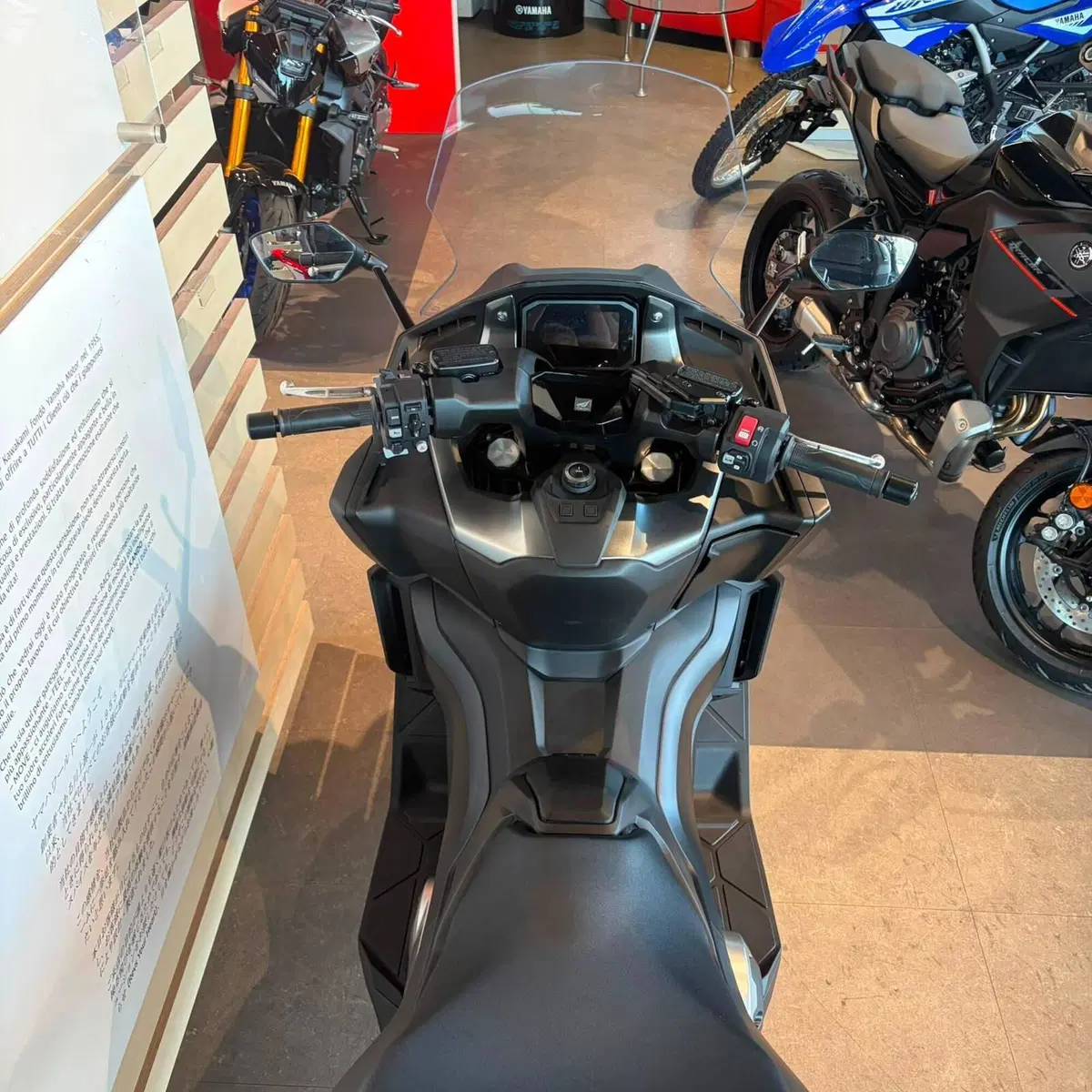 Honda Forza 750 DCT (2021 - 24) (3)