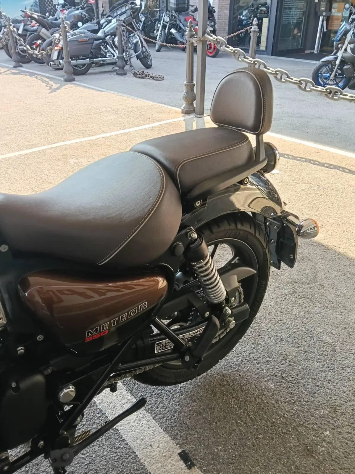 Royal Enfield Meteor 350 (2021 - 26) (4)