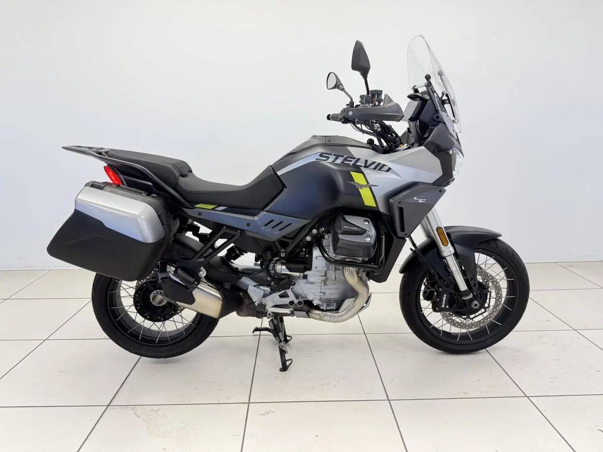Moto Guzzi Stelvio (2024 - 26)