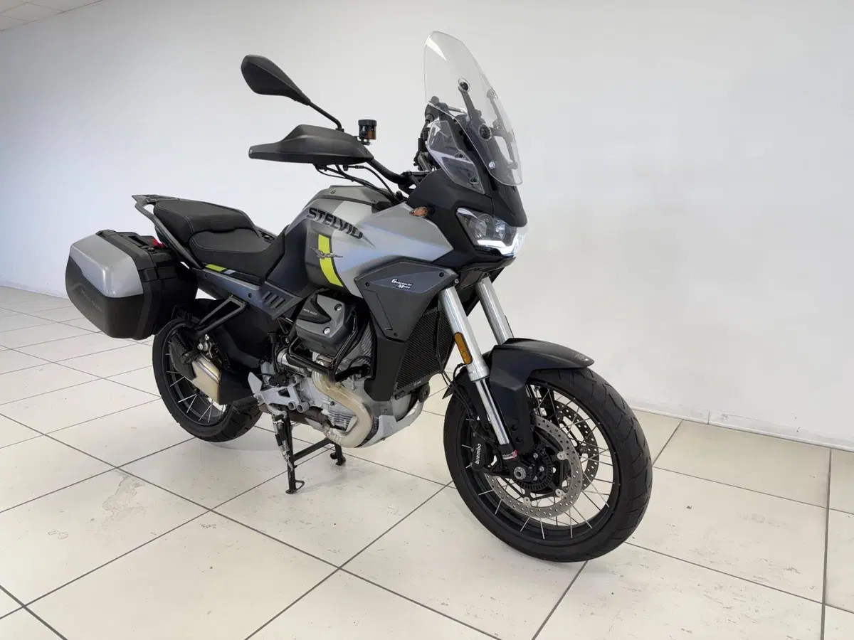Moto Guzzi Stelvio (2024 - 26) (4)