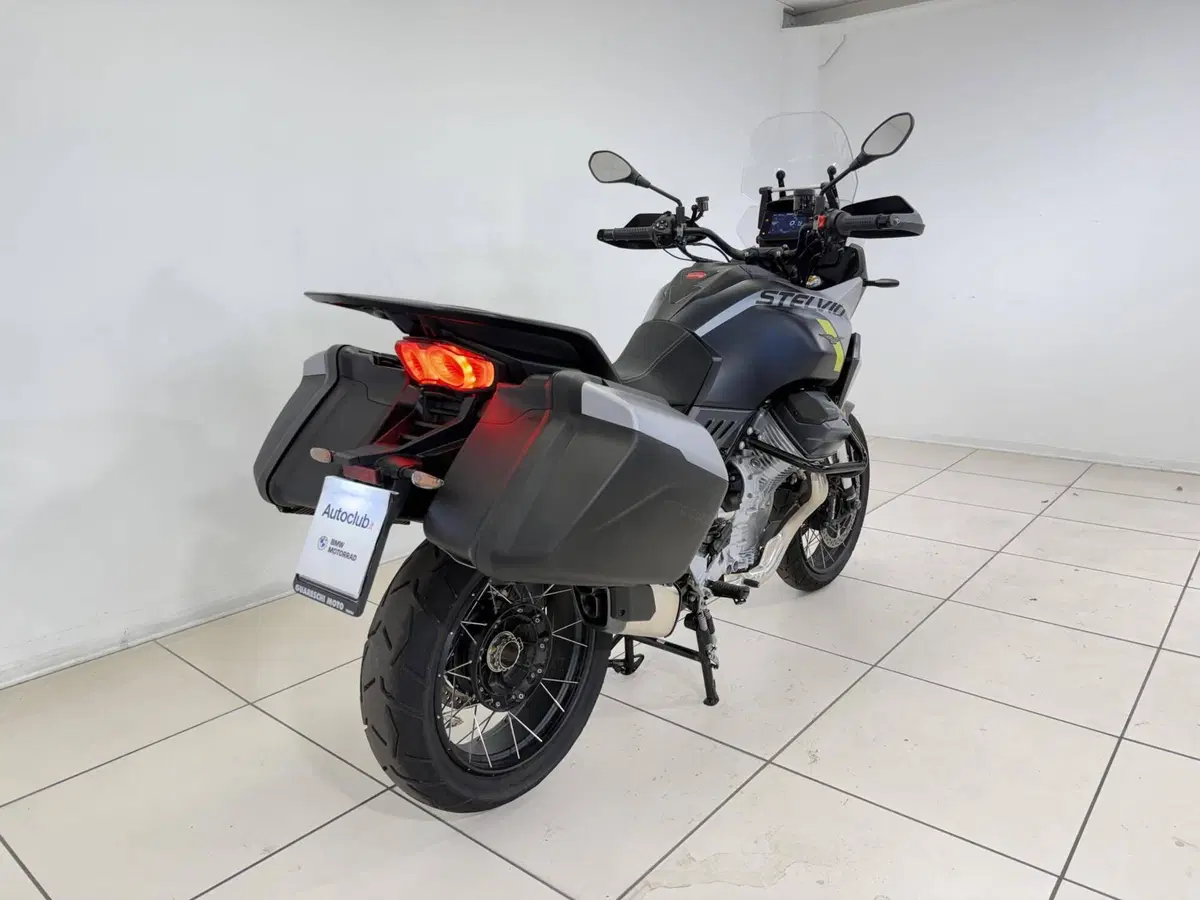 Moto Guzzi Stelvio (2024 - 26) (6)