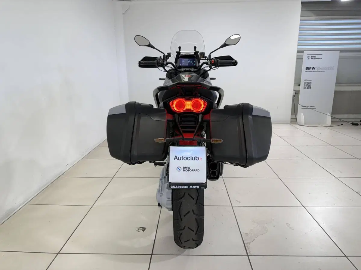 Moto Guzzi Stelvio (2024 - 26) (7)