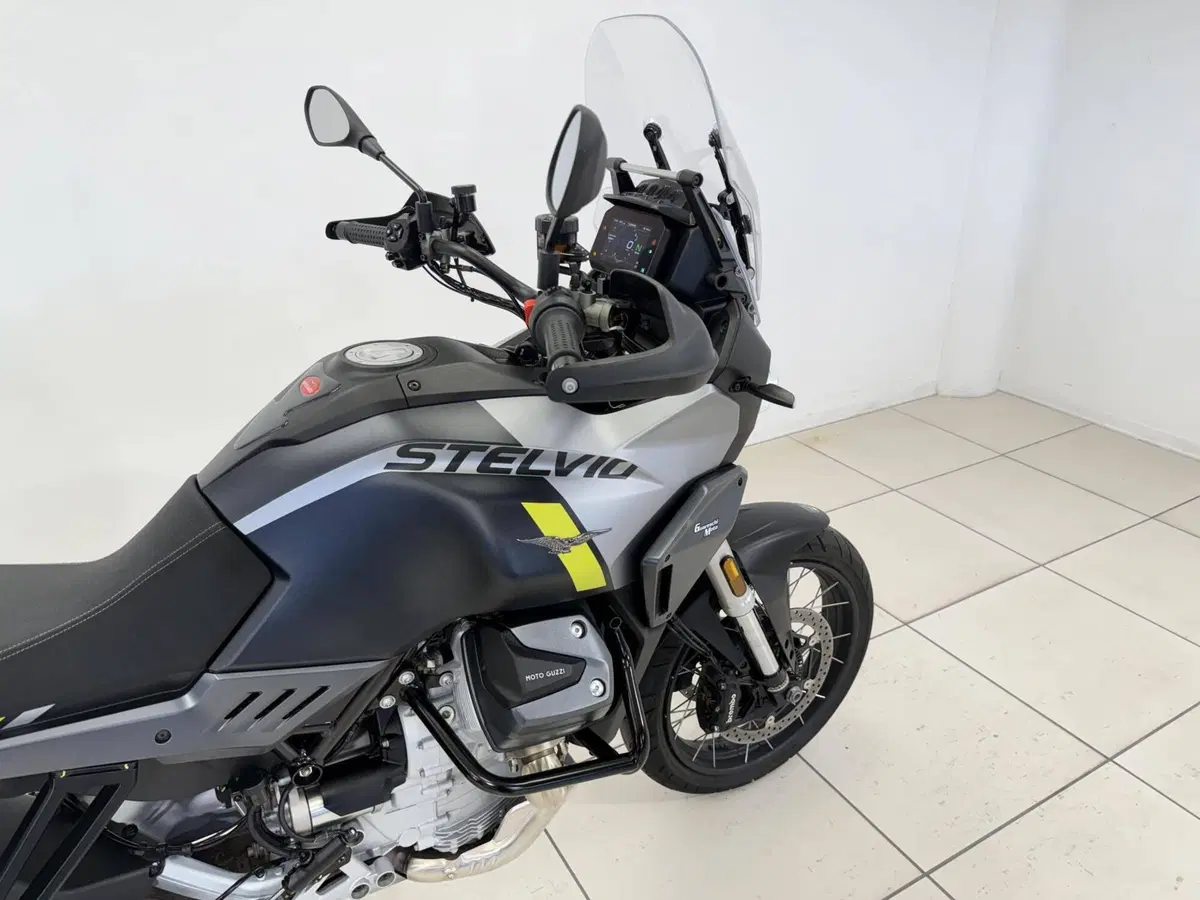 Moto Guzzi Stelvio (2024 - 26) (8)