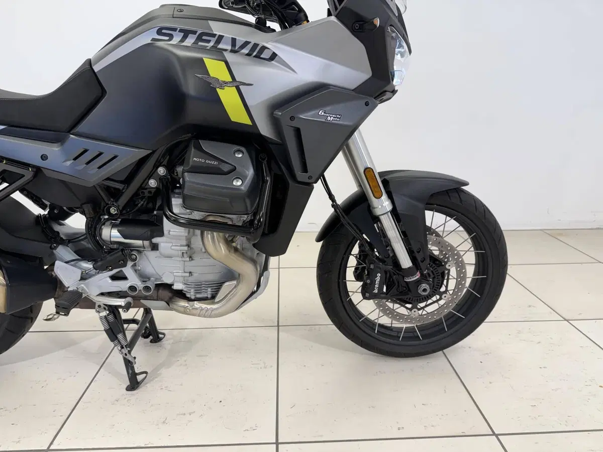 Moto Guzzi Stelvio (2024 - 26) (12)