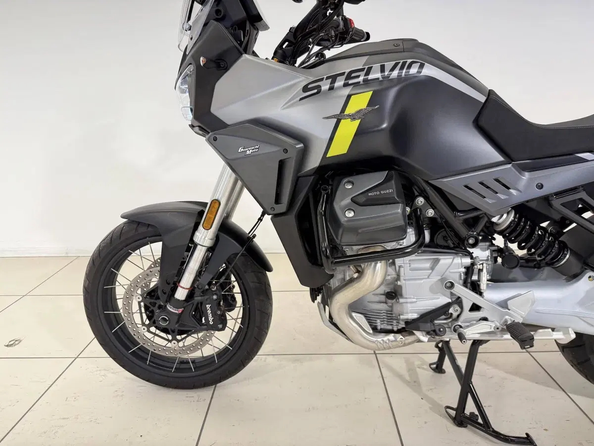 Moto Guzzi Stelvio (2024 - 26) (13)