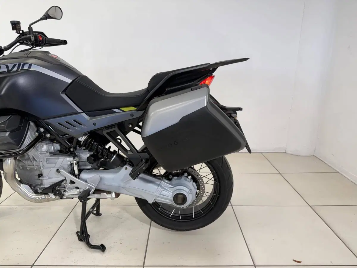 Moto Guzzi Stelvio (2024 - 26) (14)