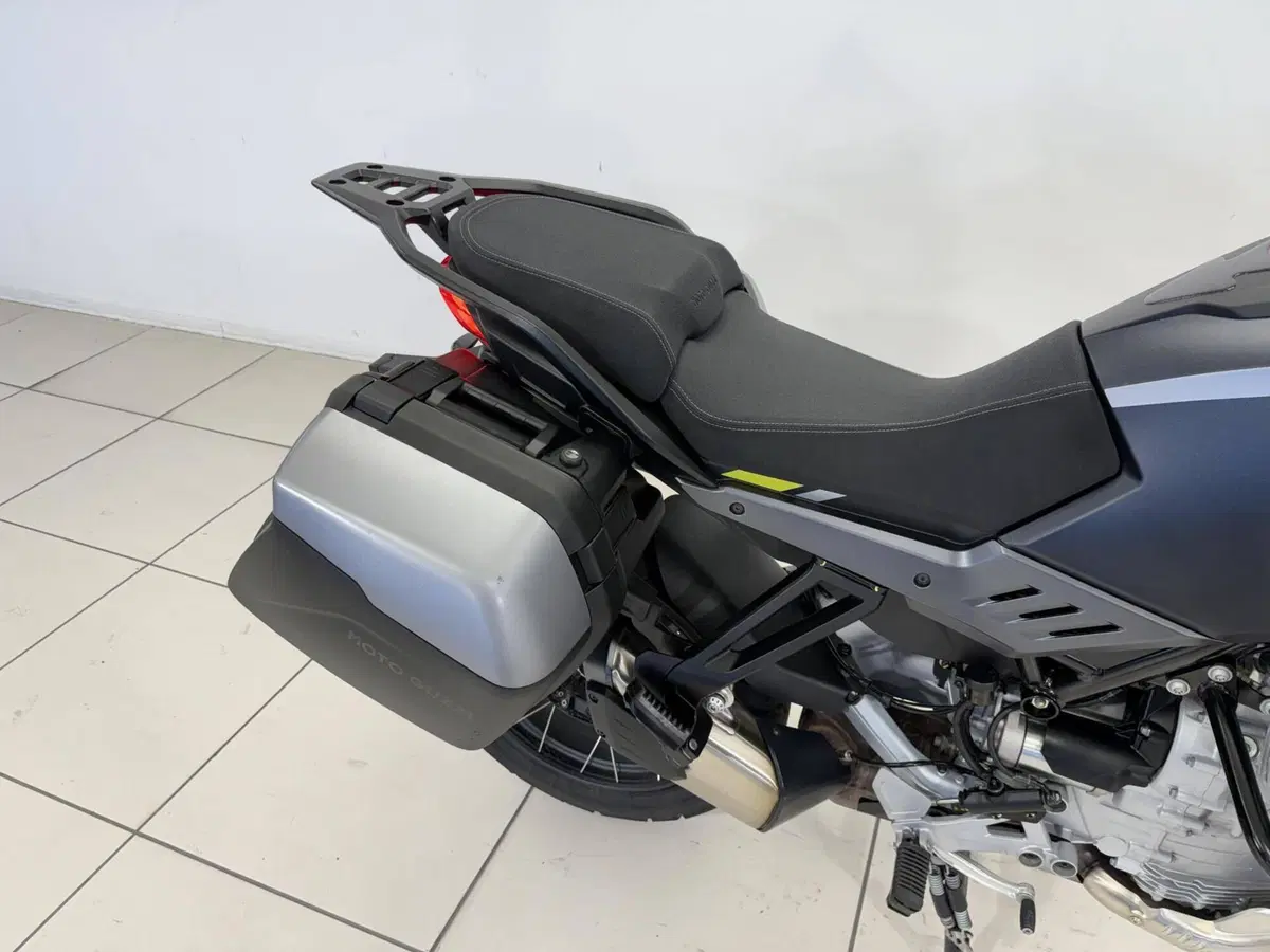Moto Guzzi Stelvio (2024 - 26) (16)
