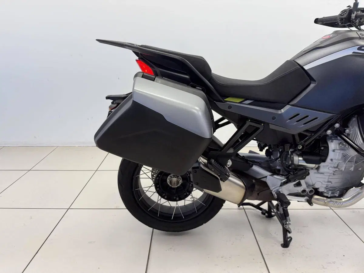 Moto Guzzi Stelvio (2024 - 26) (17)