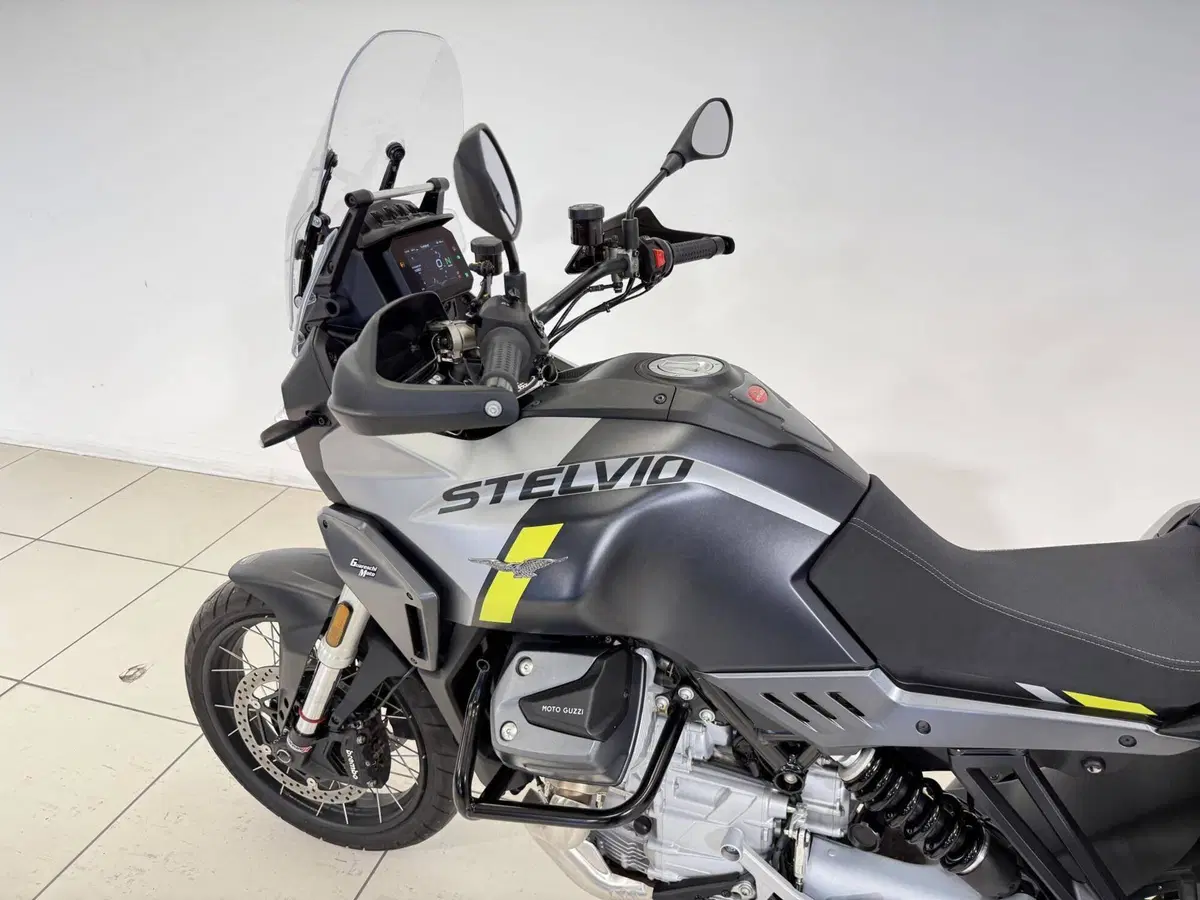 Moto Guzzi Stelvio (2024 - 26) (18)