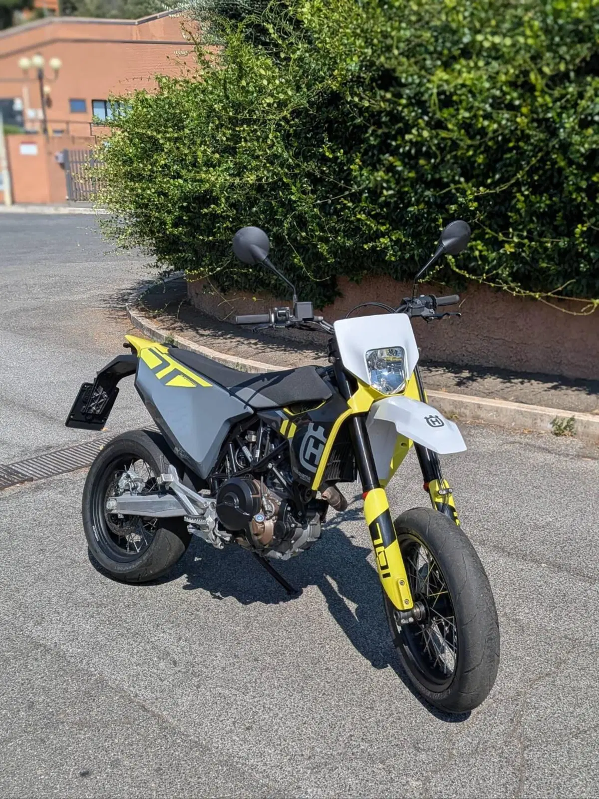 Husqvarna 701 Supermoto (2023 - 25)