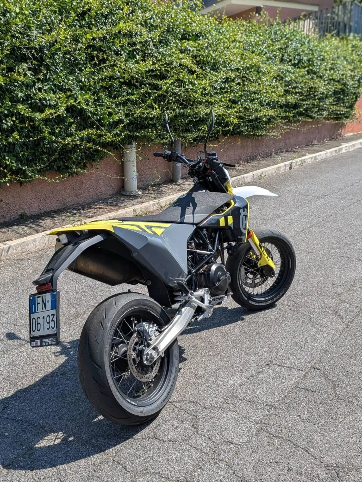Husqvarna 701 Supermoto (2023 - 25) (2)