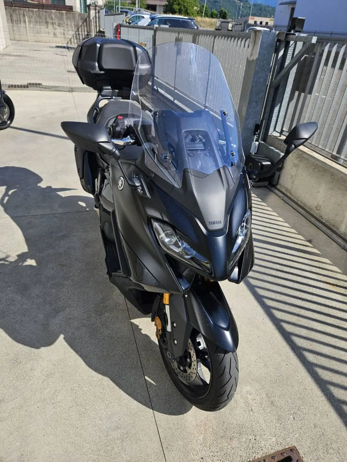 Yamaha T-Max 560 Tech Max (2022 - 24) (2)