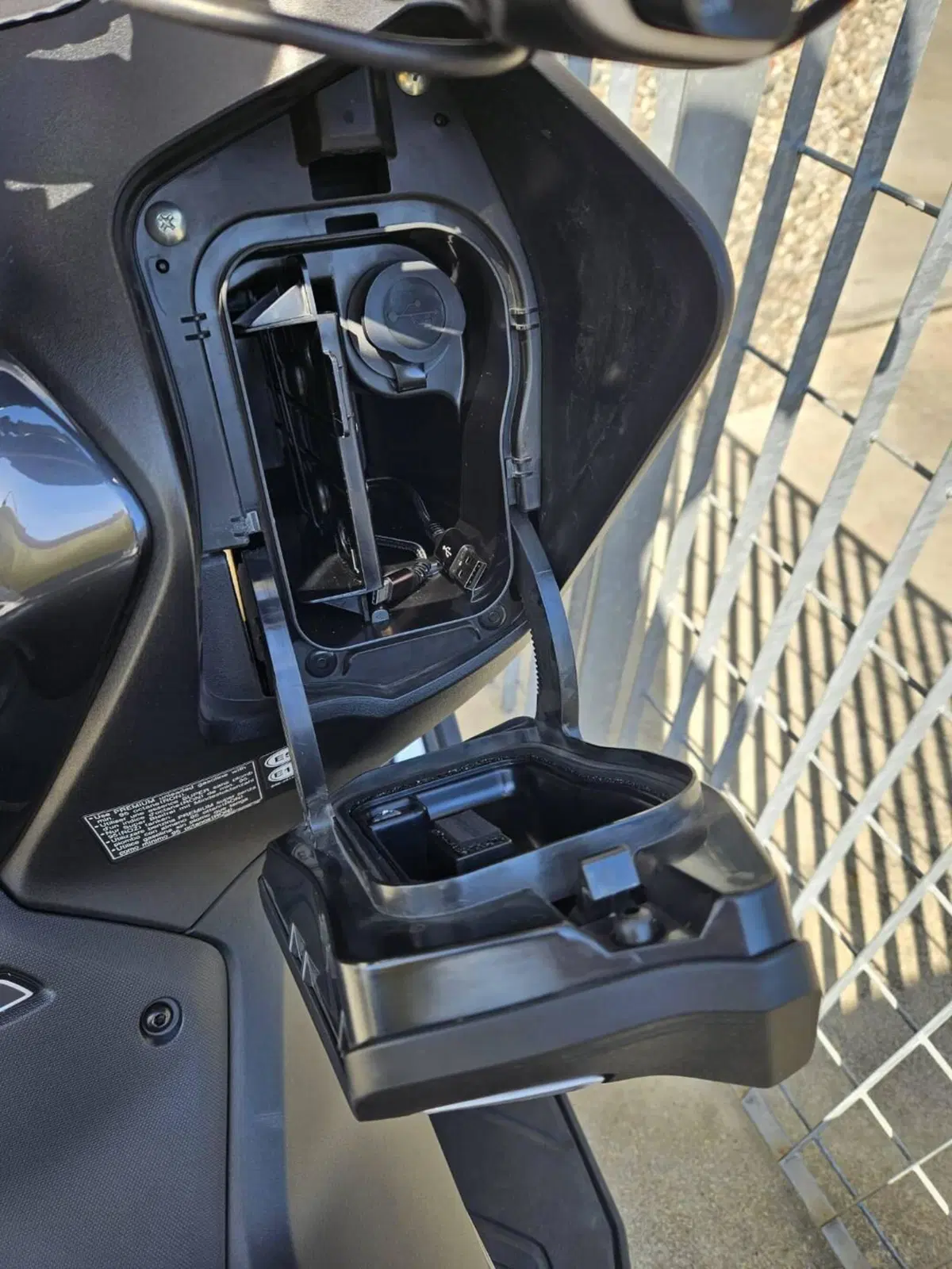 Yamaha T-Max 560 Tech Max (2022 - 24) (7)