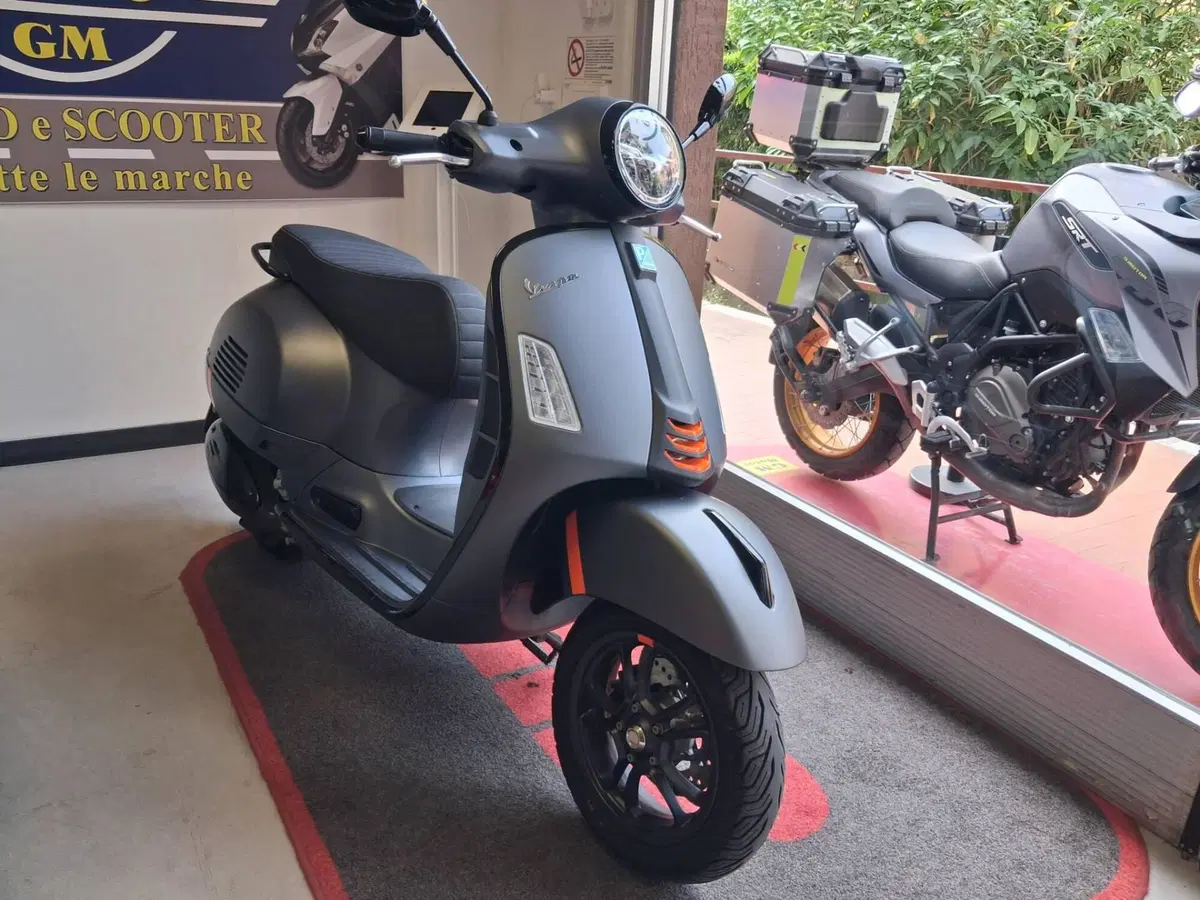Vespa GTS 300 Super Tech (2023 - 24)