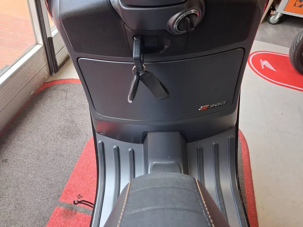 Vespa GTS 300 Super Tech (2023 - 24) (4)