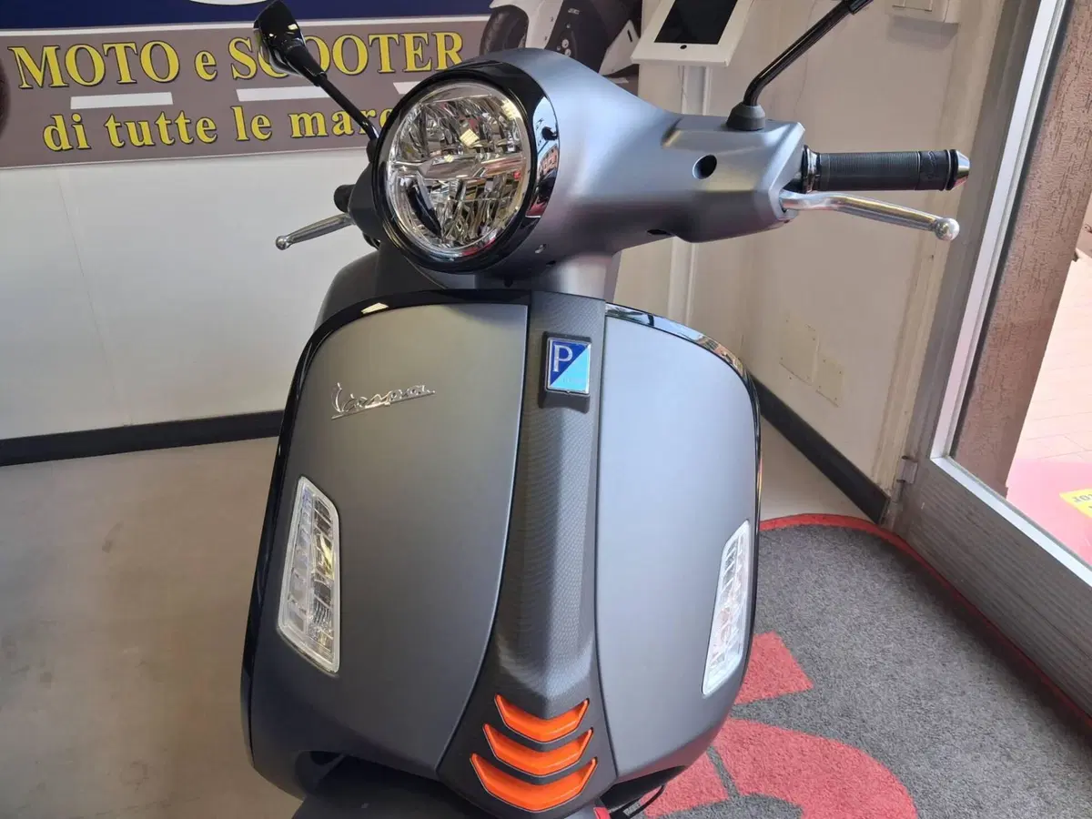 Vespa GTS 300 Super Tech (2023 - 24) (5)