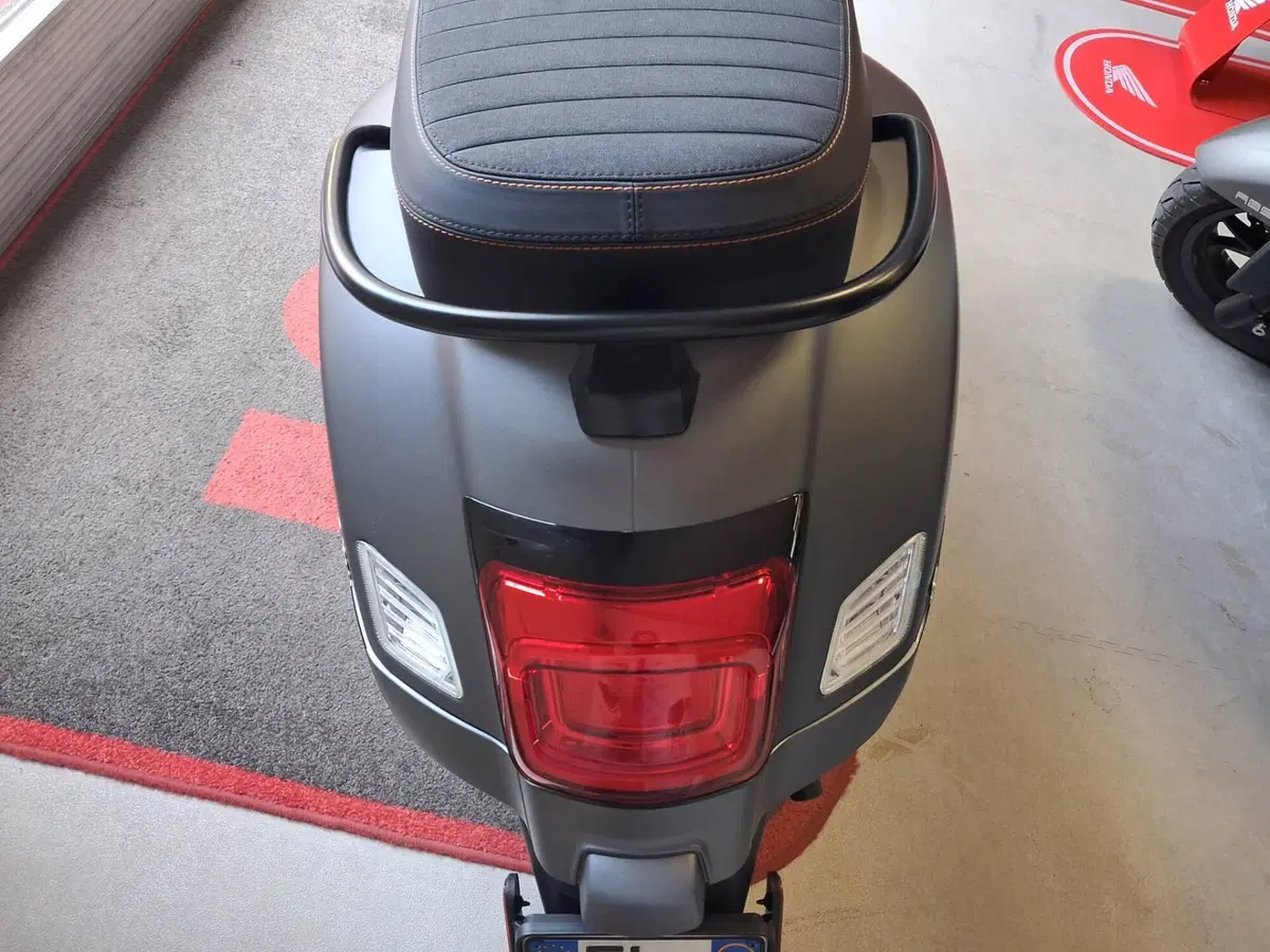 Vespa GTS 300 Super Tech (2023 - 24) (7)
