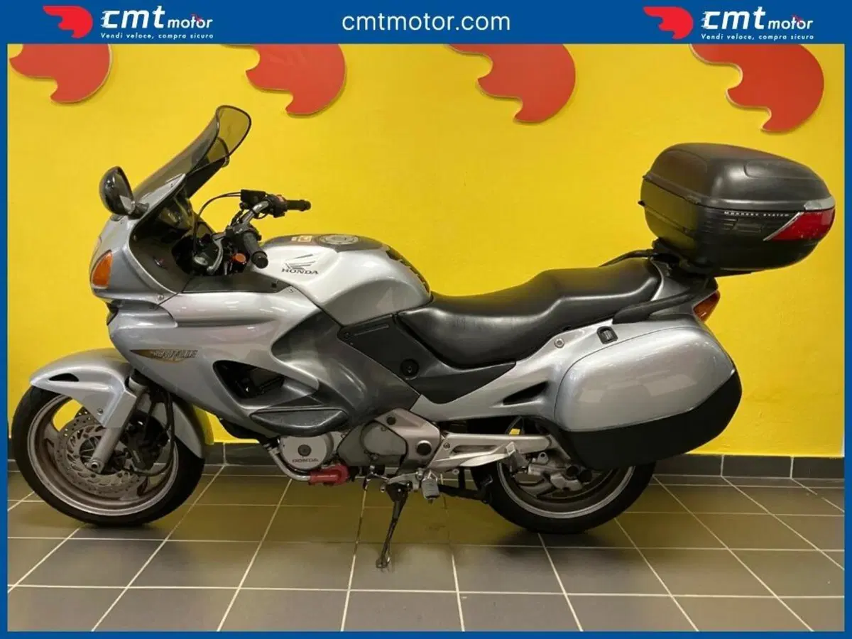 Honda Deauville 650 (2002 - 05) (3)