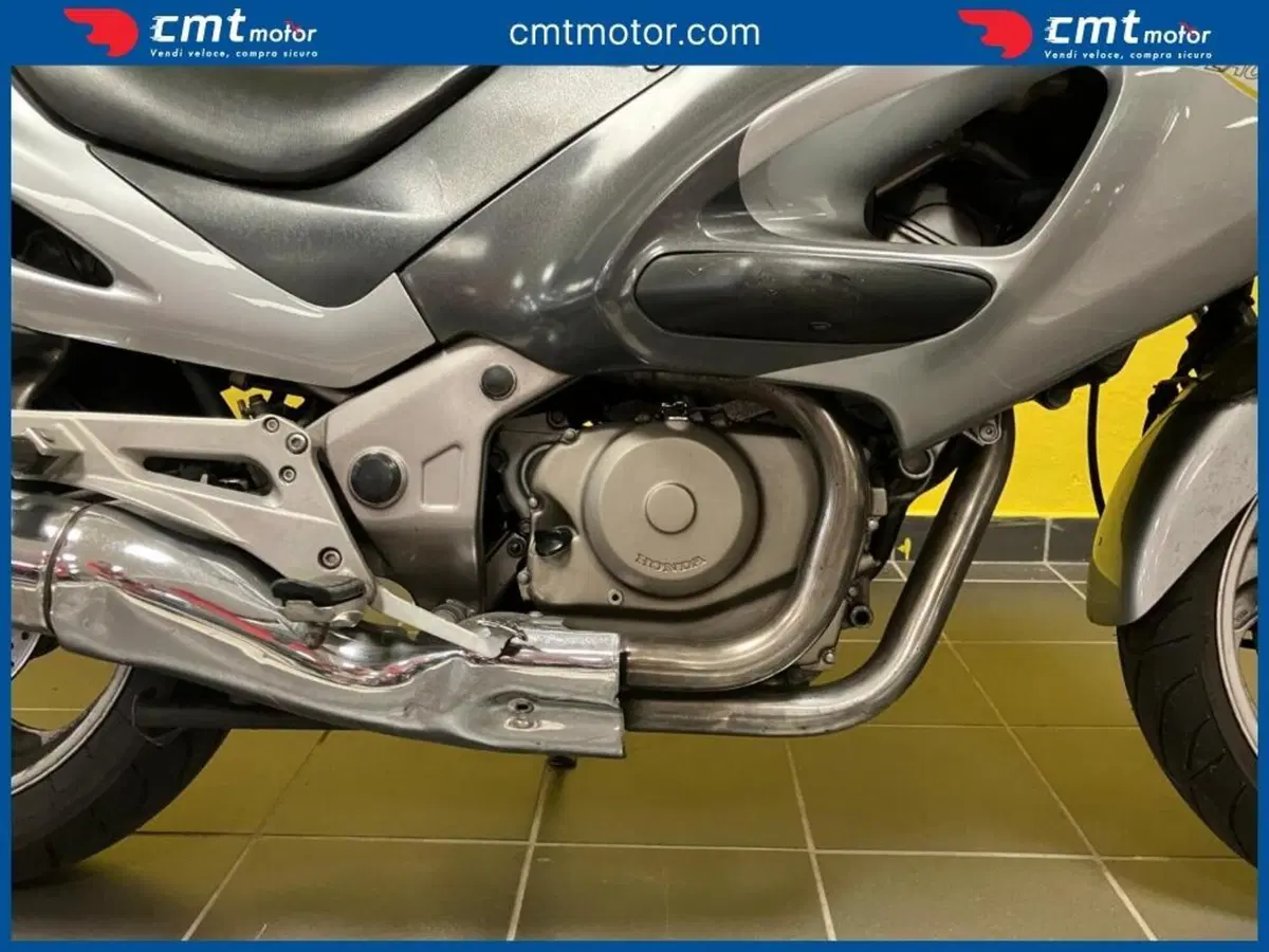 Honda Deauville 650 (2002 - 05) (7)