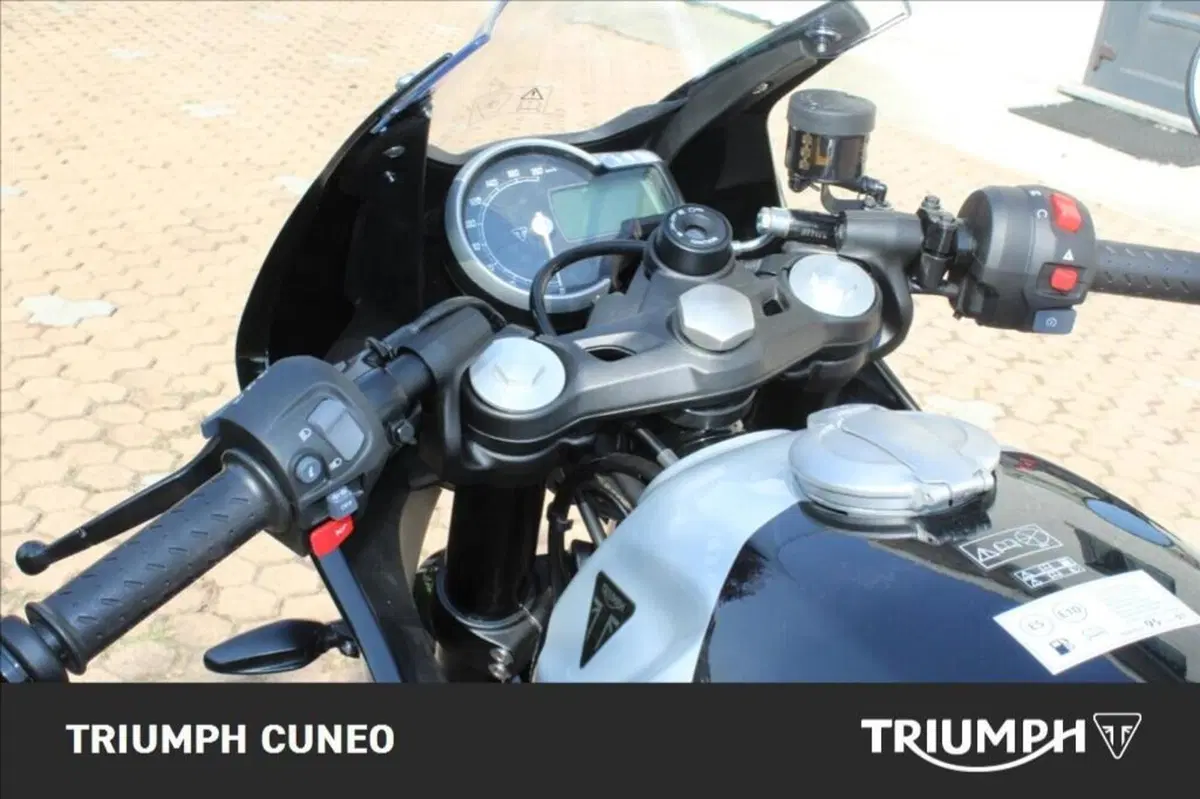Triumph Thruxton 400 (2026) (6)