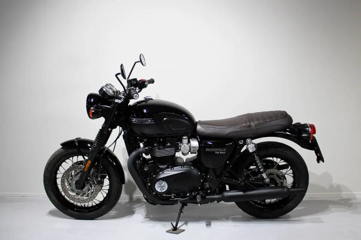 Triumph Bonneville T120 Black (2021 - 25) (4)