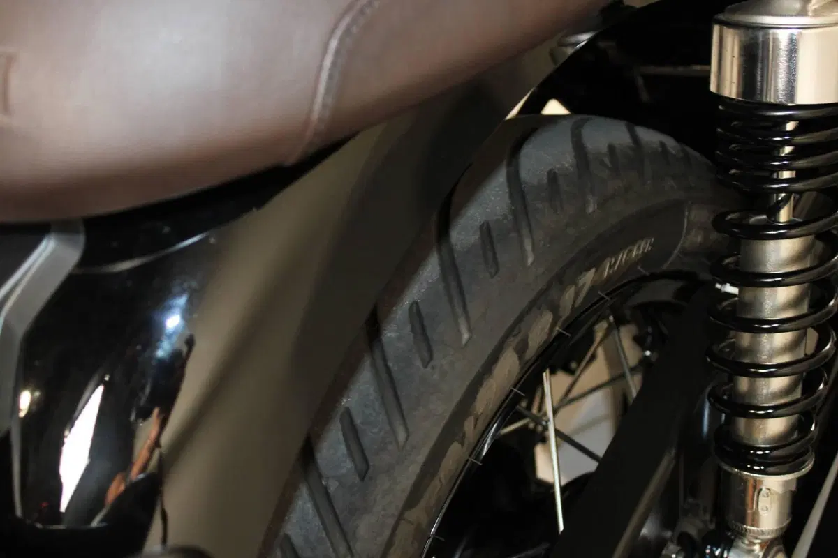 Triumph Bonneville T120 Black (2021 - 25) (7)
