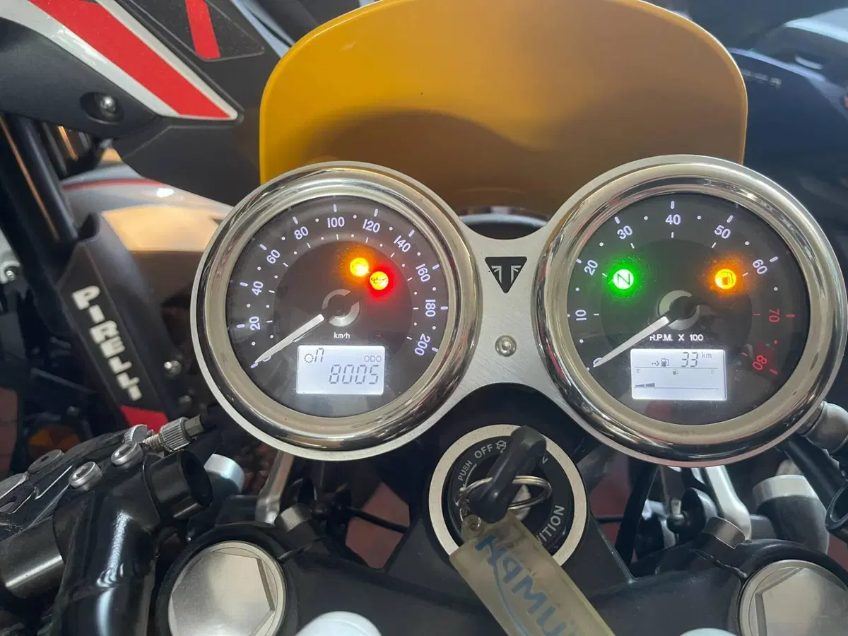 Triumph Street Cup 900 (2017 - 19) (2)