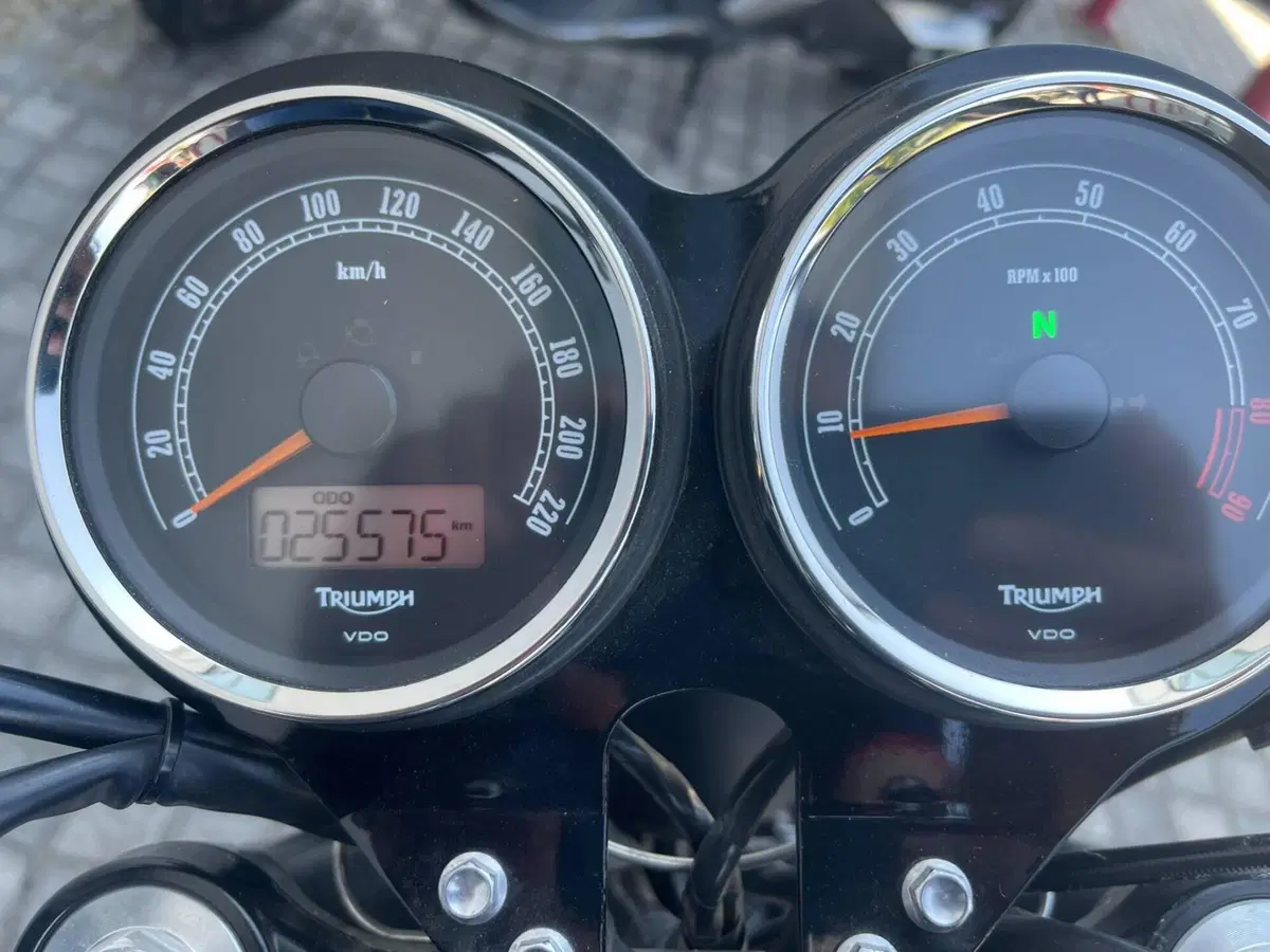 Triumph Bonneville T100 (2008 - 16) (2)