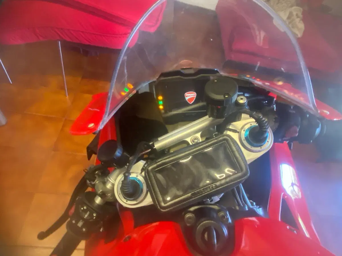Ducati Panigale V4 S 1100 (2021) (8)
