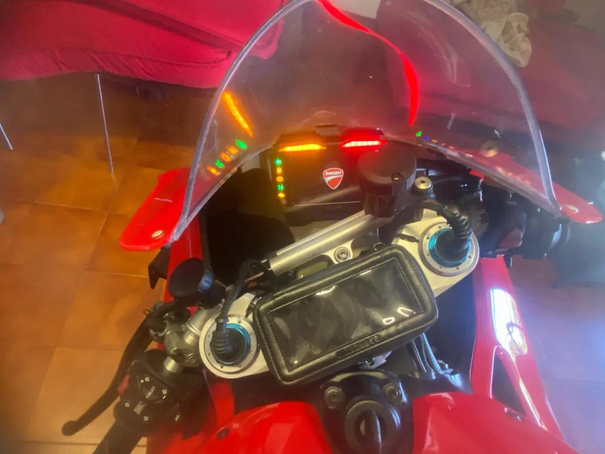 Ducati Panigale V4 S 1100 (2021) (9)