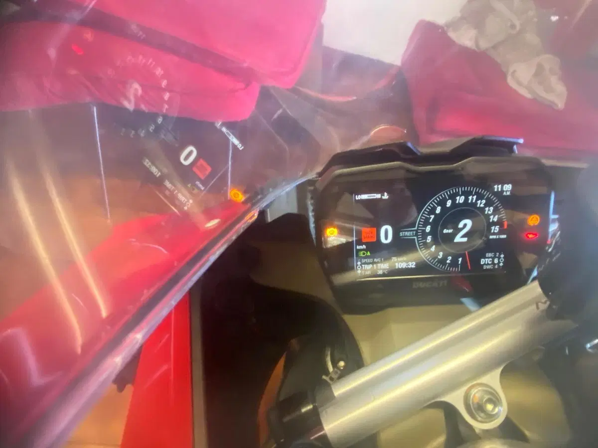 Ducati Panigale V4 S 1100 (2021) (10)
