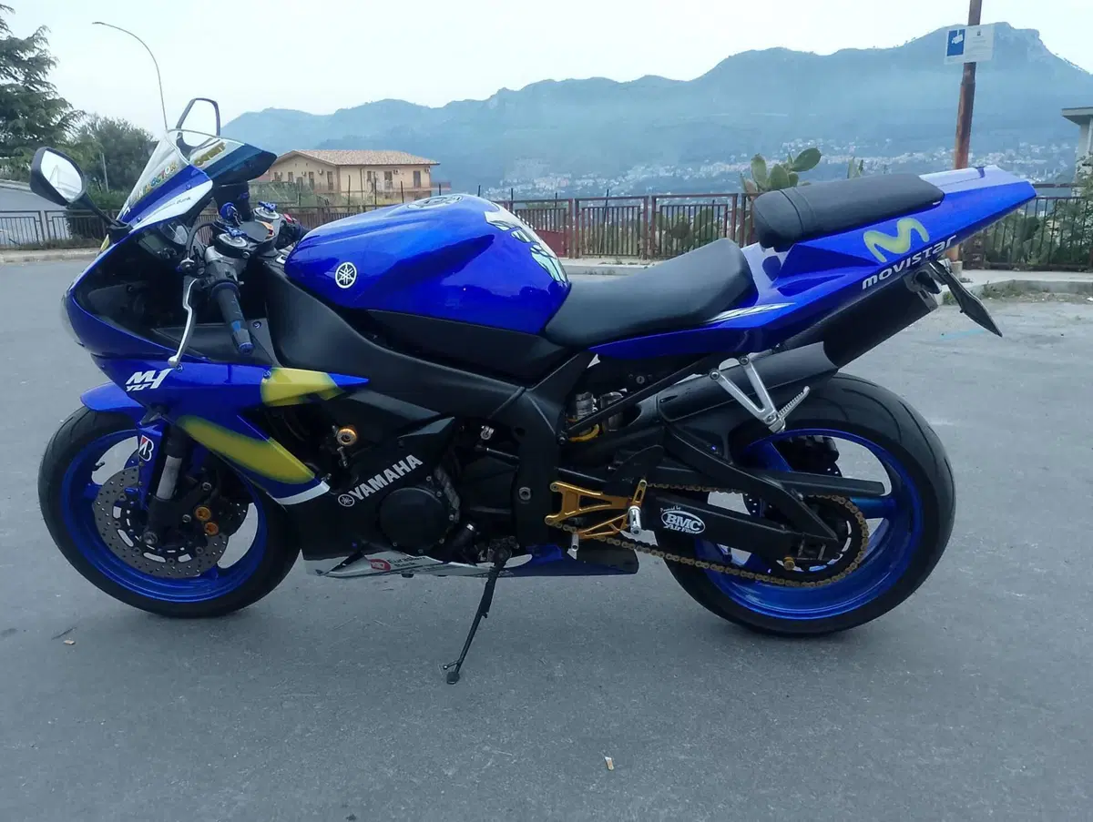 Yamaha YZF R1 (2002 - 03) (5)