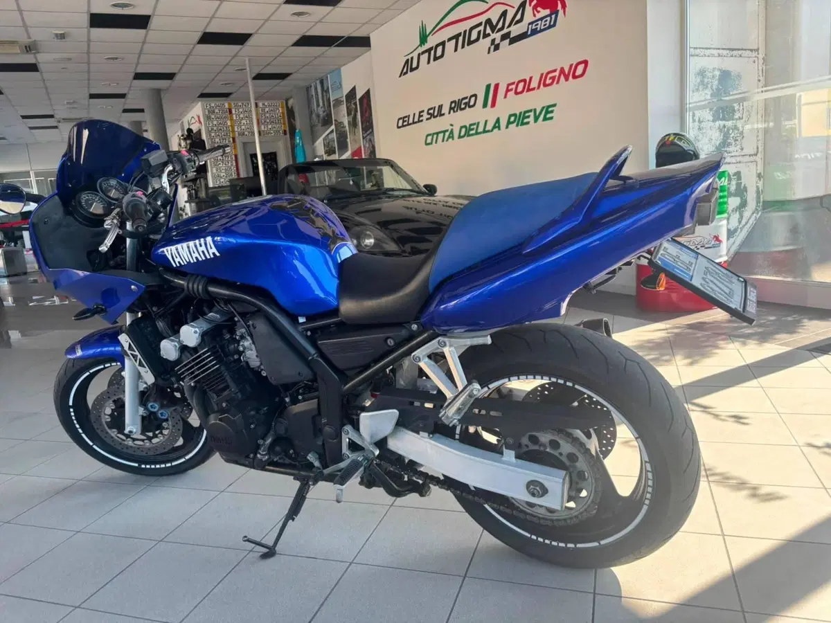 Yamaha FZS 600 Fazer (2002 - 03) (4)
