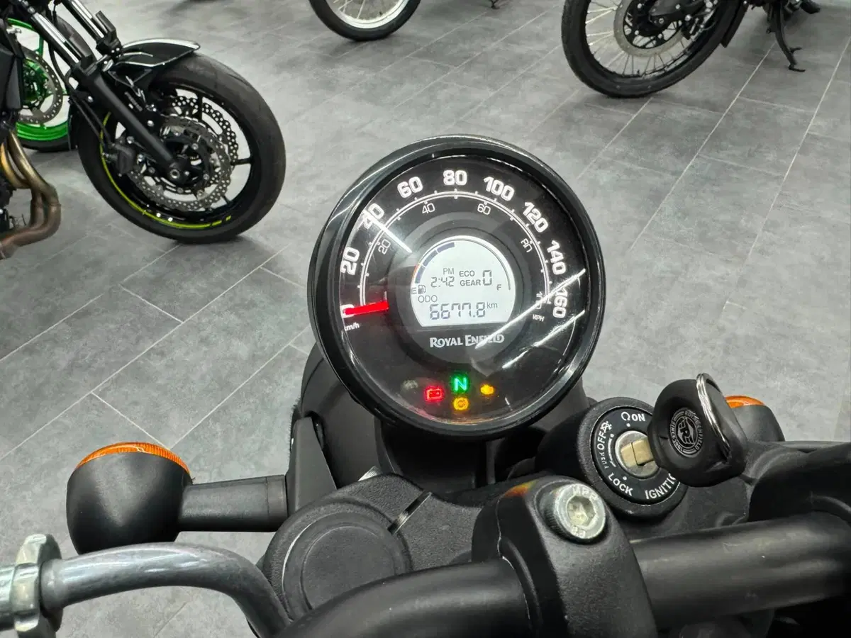 Royal Enfield HNTR 350 (2022 - 26) (6)