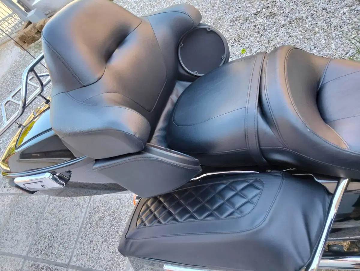 Harley-Davidson 1690 Road Glide Ultra (2015 - 16) - FLRTU (3)