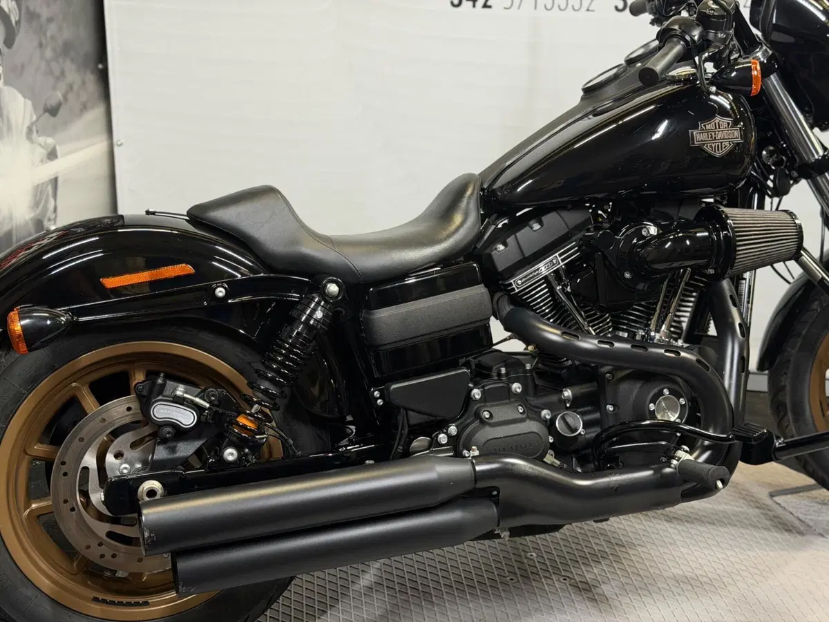 Harley-Davidson 1800 Low Rider S (2016 - 17) - FXDLS (3)
