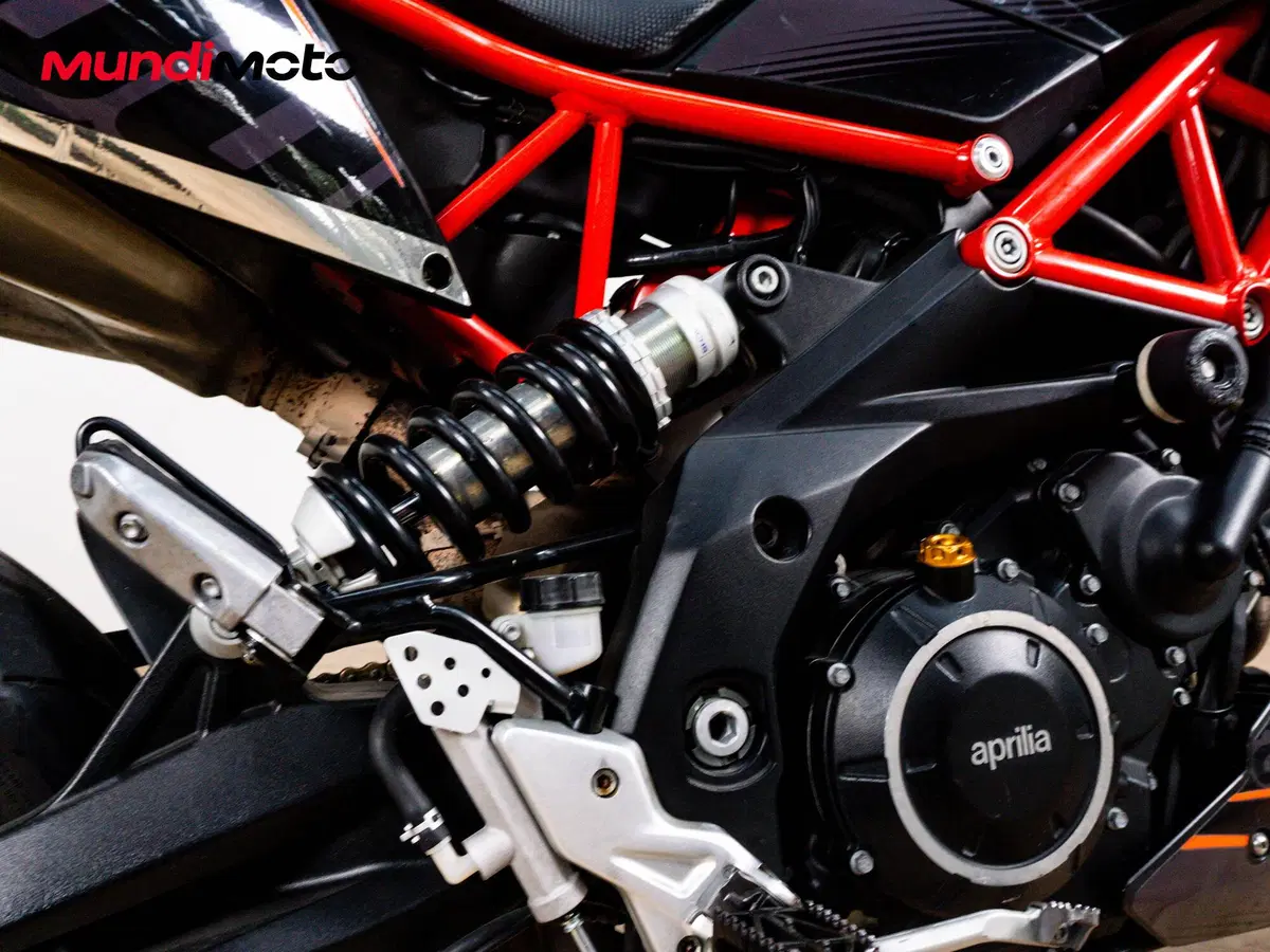 Aprilia Dorsoduro 900 (2017 - 20) (4)