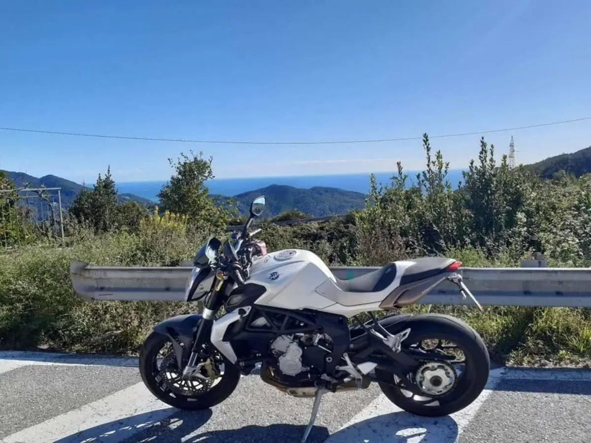 MV Agusta Brutale 675 (2011 - 15) (2)