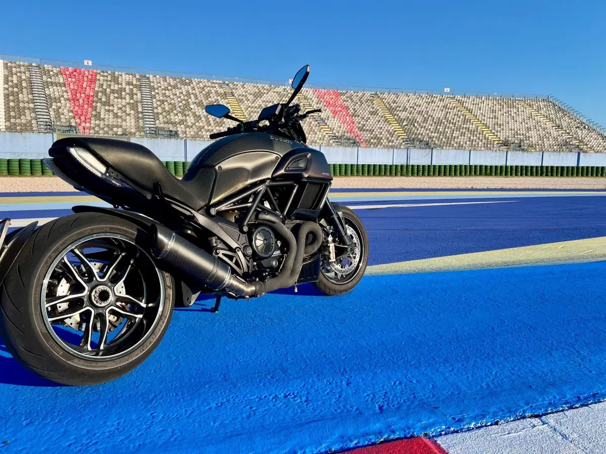 Ducati Diavel 1200 Carbon (2014 - 16) (2)