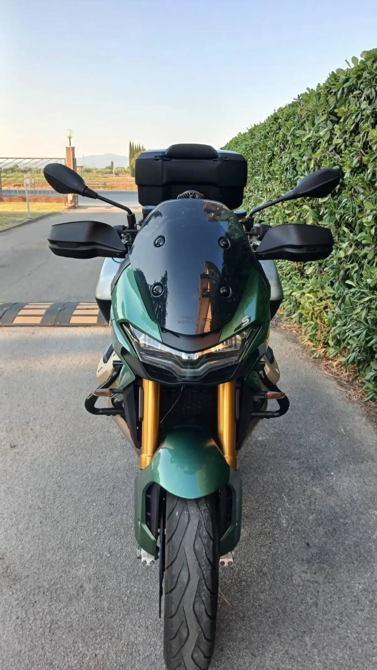 Moto Guzzi V100 Mandello S (2022 - 24) (3)