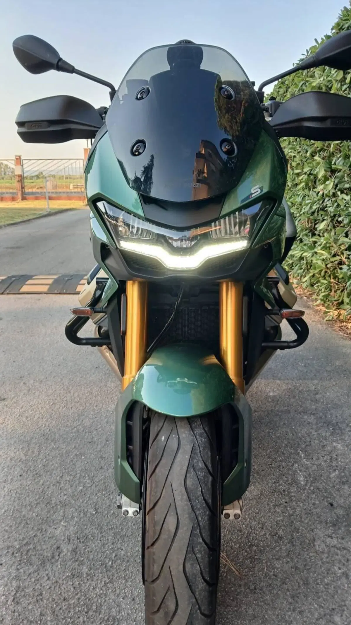 Moto Guzzi V100 Mandello S (2022 - 24) (4)