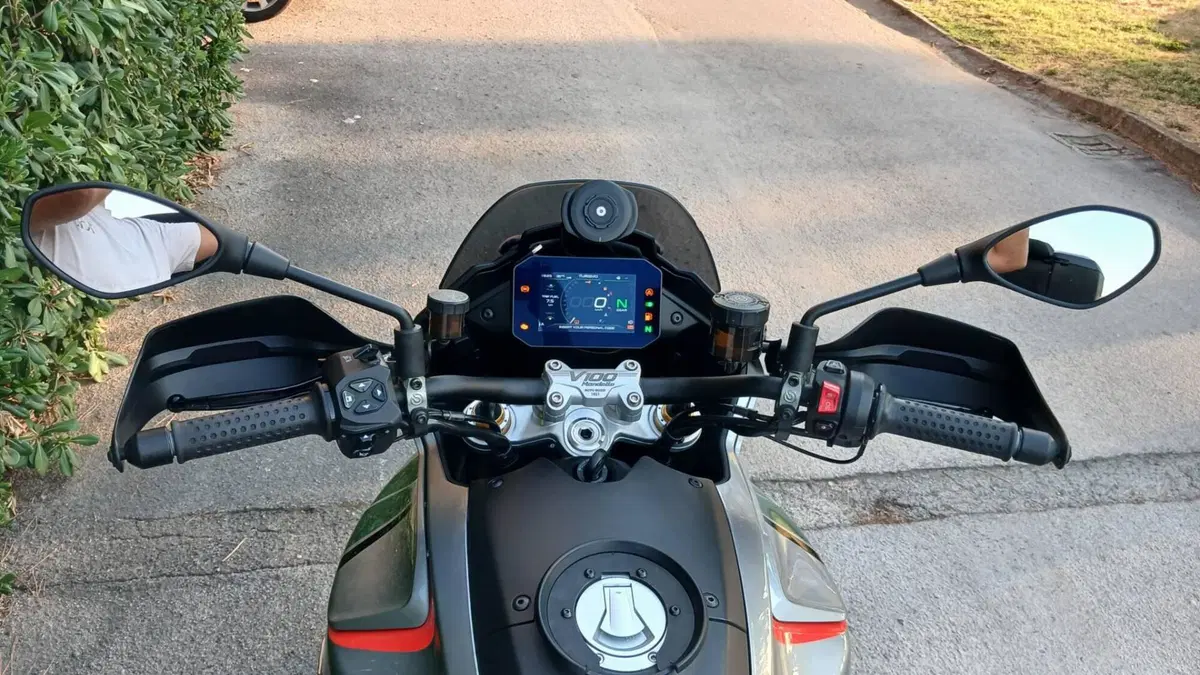 Moto Guzzi V100 Mandello S (2022 - 24) (5)