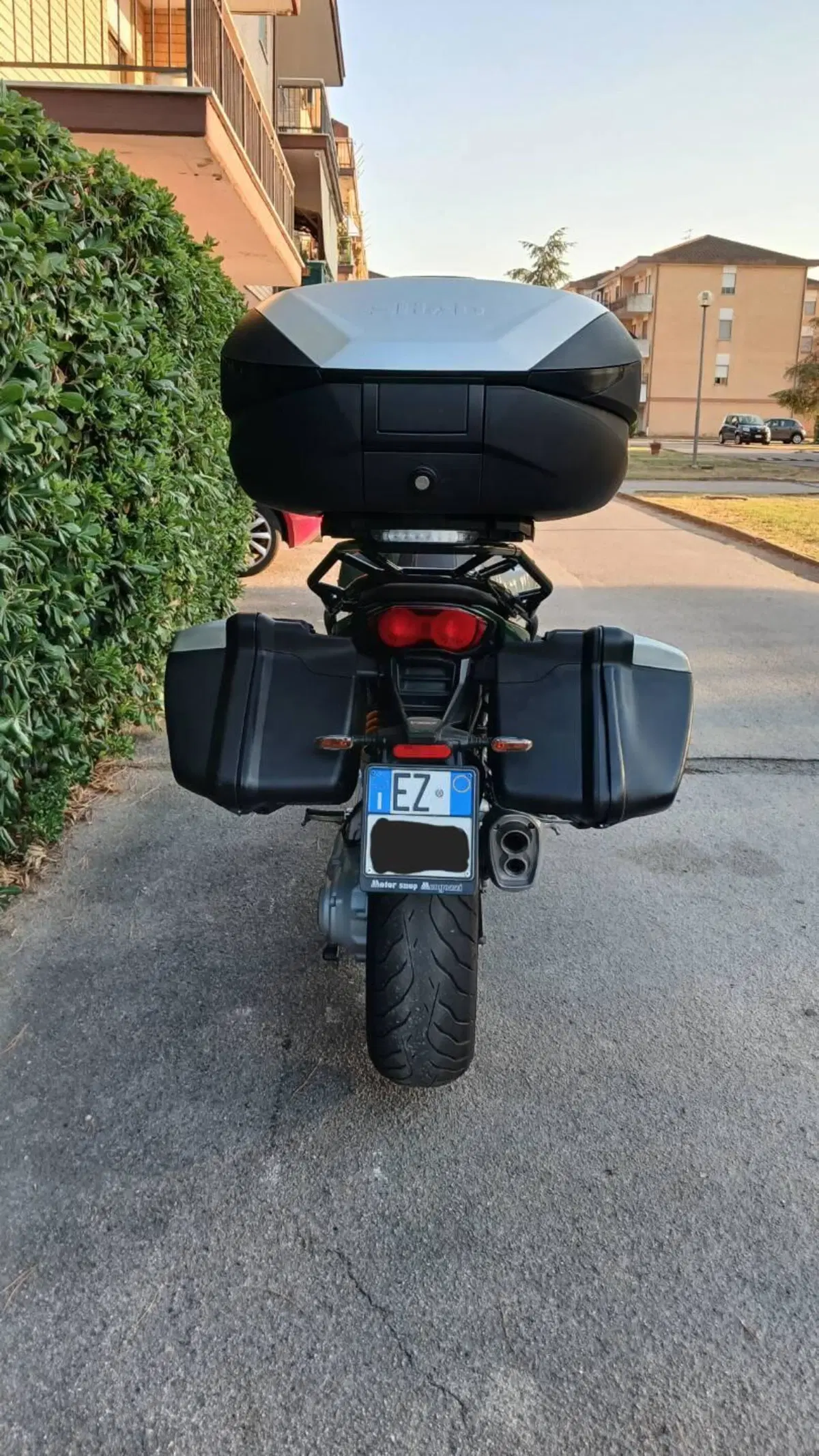 Moto Guzzi V100 Mandello S (2022 - 24) (7)