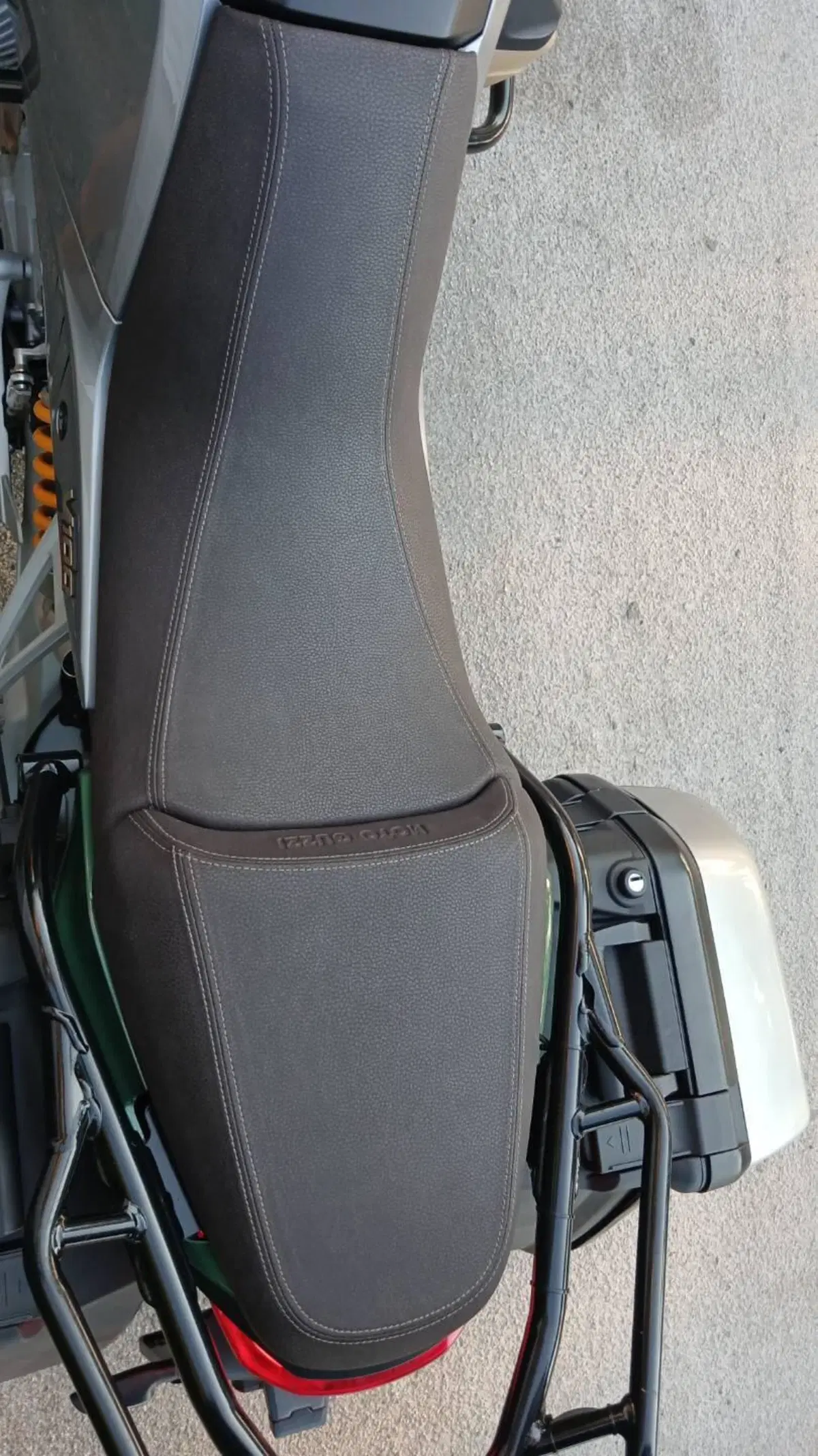 Moto Guzzi V100 Mandello S (2022 - 24) (8)