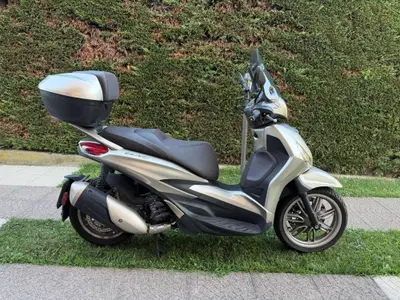 Piaggio Beverly 300 Hpe (2021) usata