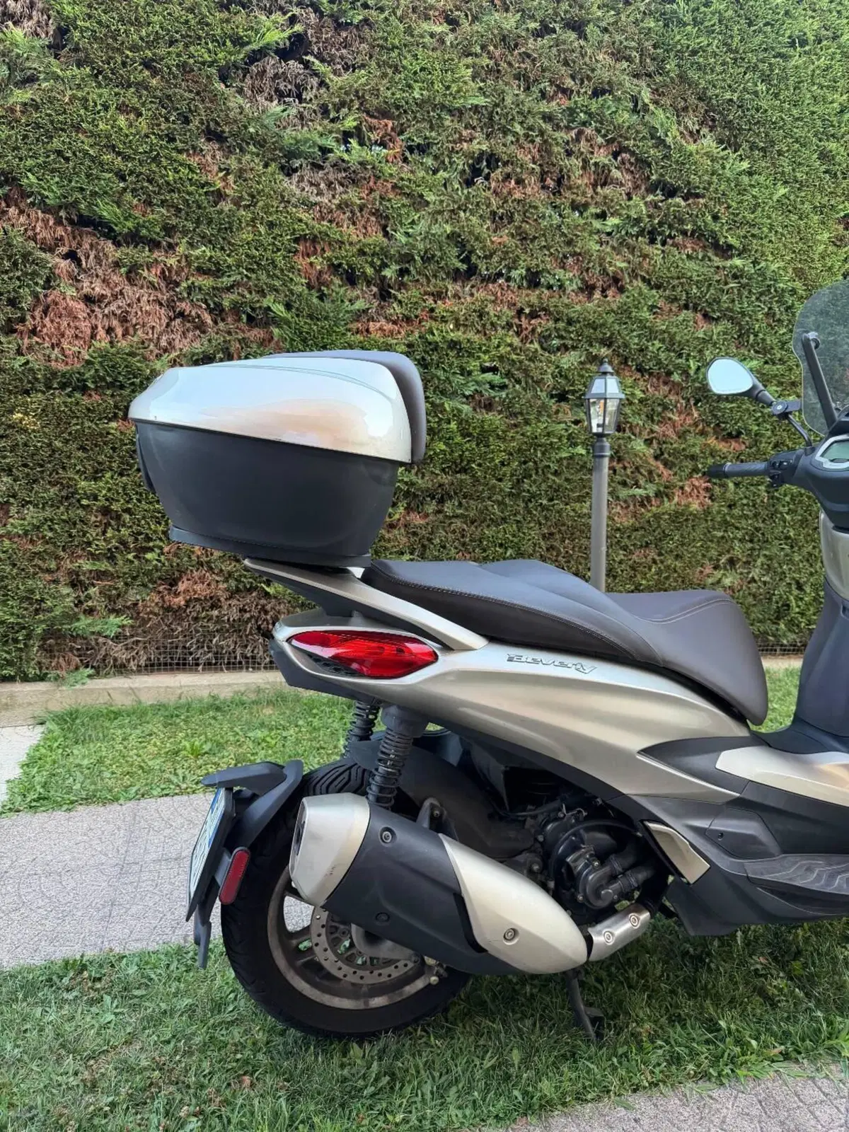 Piaggio Beverly 300 Hpe (2021) (2)