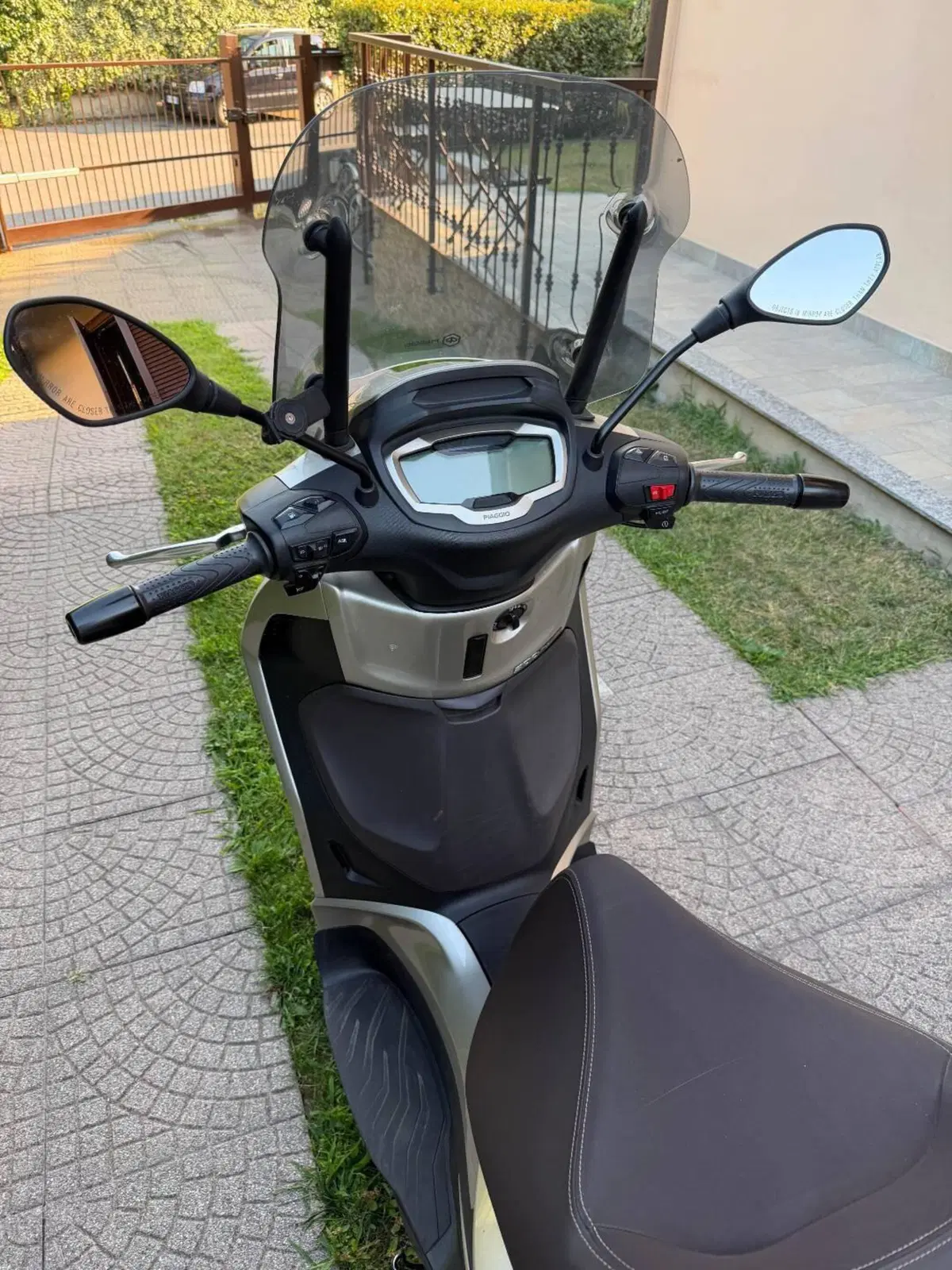 Piaggio Beverly 300 Hpe (2021) (3)